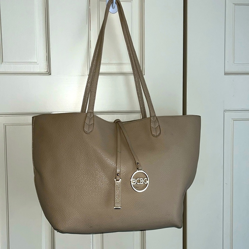 BCBG 2 Piece Tote w/shoulder bag, Tan